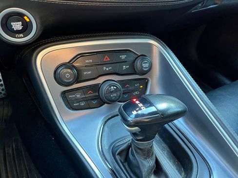 Used 2020 Dodge Challenger SXT w/ Plus Package image 10