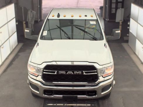 Used 2024 RAM 3500 Tradesman w/ Chrome Appearance Group AWD/4WD image 5
