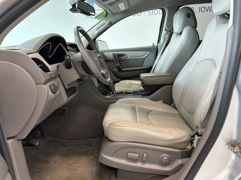 Used 2017 Chevrolet Traverse Premier image 10