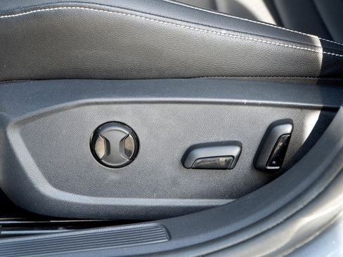 Used 2024 Volkswagen Jetta SE w/ Panoramic Sunroof Package image 29