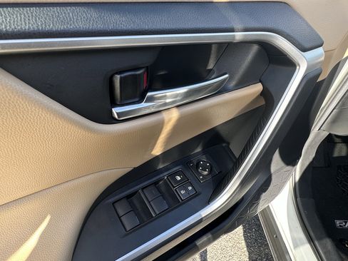 Used 2021 Toyota RAV4 XLE image 14