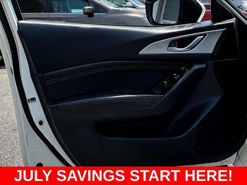 Used 2018 MAZDA MAZDA3 Touring FWD image 22