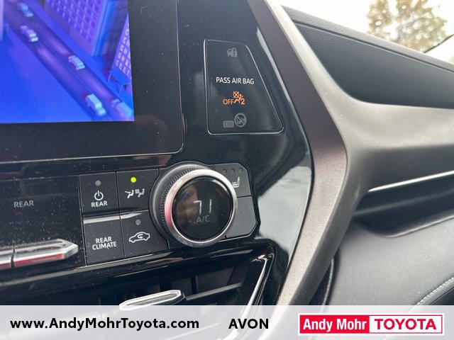 Used 2023 Toyota Highlander XLE FWD image 12