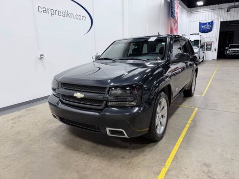 Used 2008 Chevrolet TrailBlazer SS w/ Sun And 6-Disc Cd Package RWD image 3