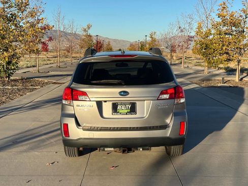 Used 2011 Subaru Outback 2.5i Limited image 6