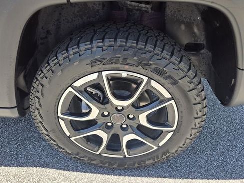 Used 2025 Jeep Compass Trailhawk AWD/4WD image 10