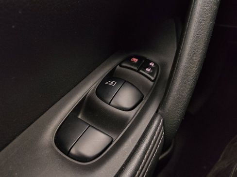 Used 2020 Nissan Rogue SV image 27