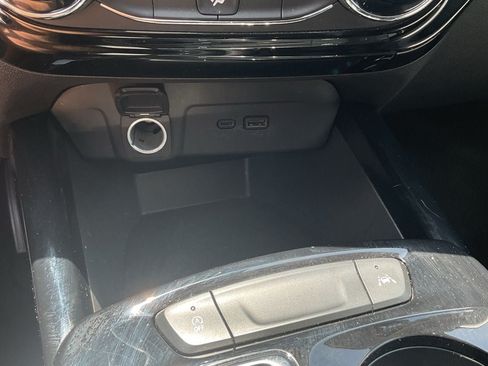 Used 2025 Chevrolet Trax LT FWD image 27