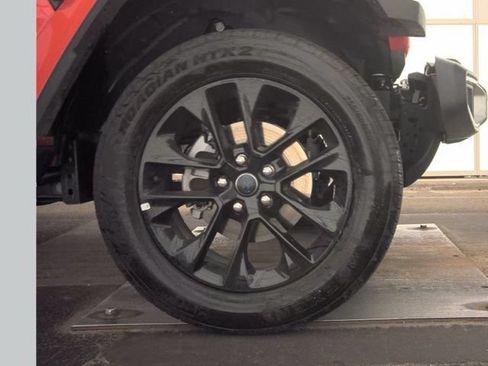 Used 2025 Jeep Wrangler Unlimited Sahara AWD/4WD image 24