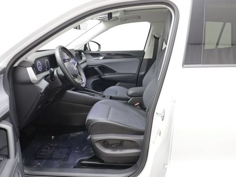 Used 2026 Volkswagen Tiguan SE w/ Panoramic Sunroof Package AWD/4WD image 5