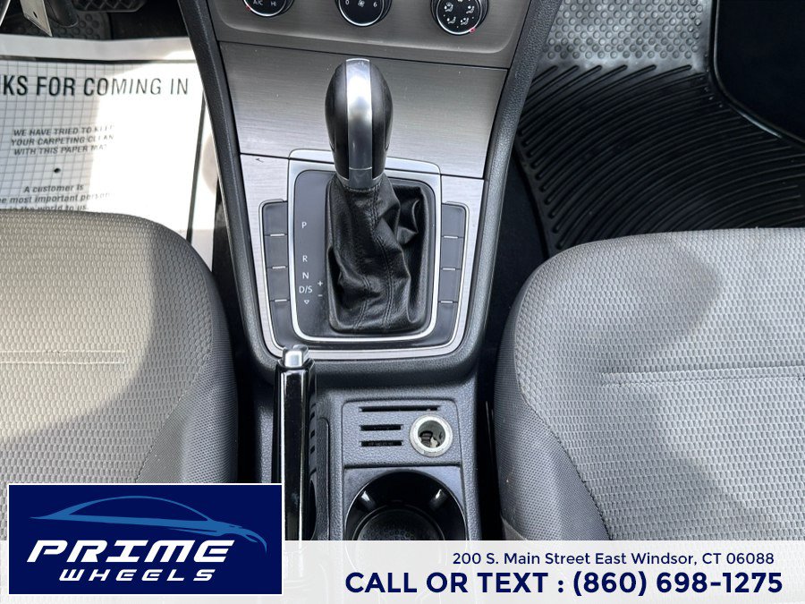 Used 2016 Volkswagen Golf S FWD image 18