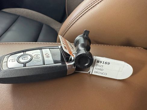 Used 2025 Ford Bronco Sport Outer Banks w/ Outer Banks Tech Package+ AWD/4WD image 3