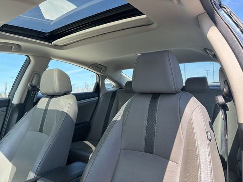 Used 2017 Honda Civic Touring image 5