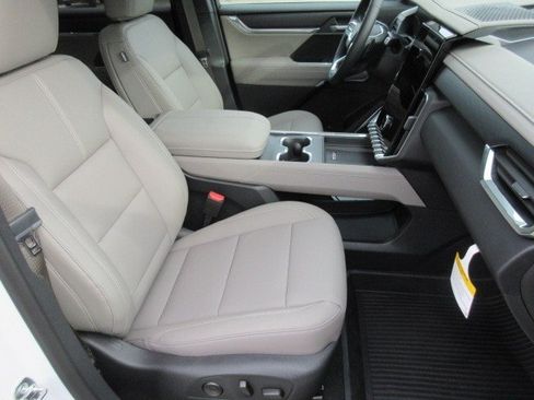 New 2026 GMC Acadia Elevation w/ Elevation Premium Package FWD image 13