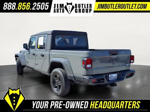 Used 2021 Jeep Gladiator Sport image 2