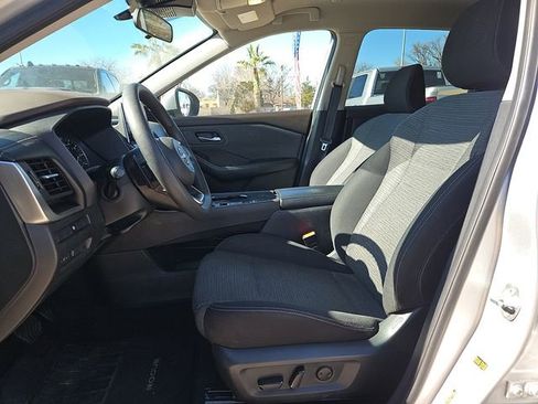 Used 2023 Nissan Rogue SV image 15