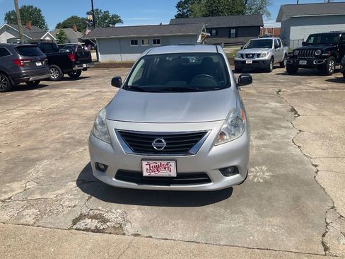 Used 2014 Nissan Versa SV FWD image 7