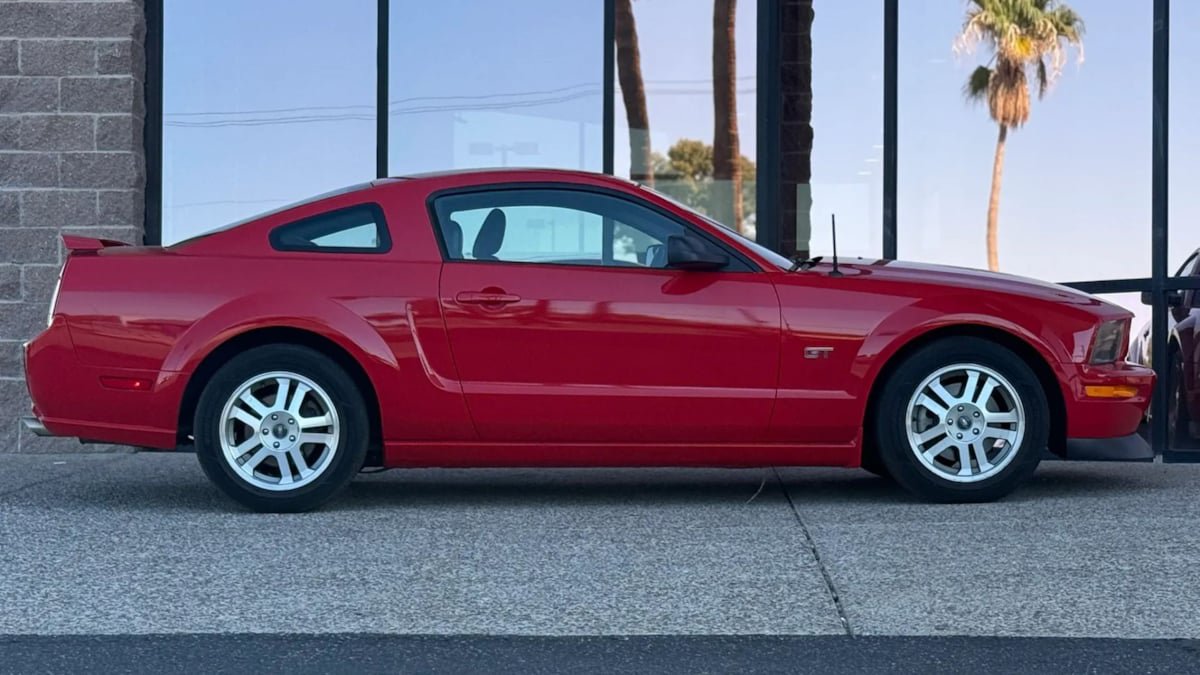 Used 2005 Ford Mustang GT Premium RWD image 15