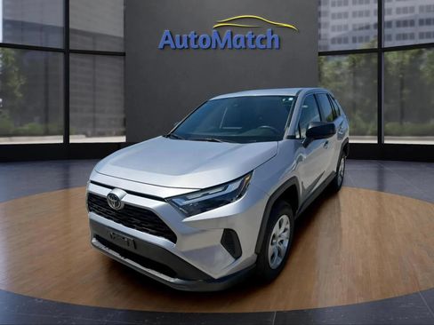Used 2023 Toyota RAV4 LE AWD/4WD image 3
