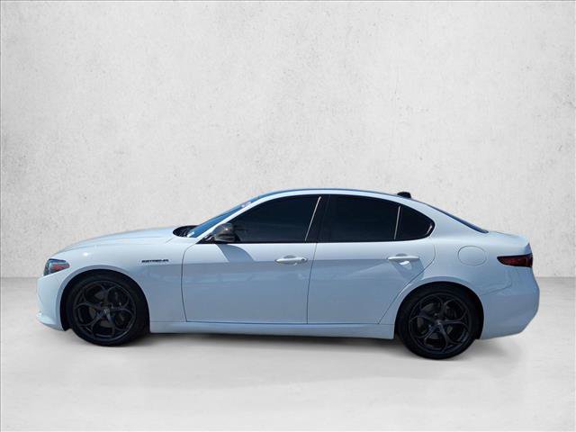Used 2023 Alfa Romeo Giulia Estrema RWD image 9