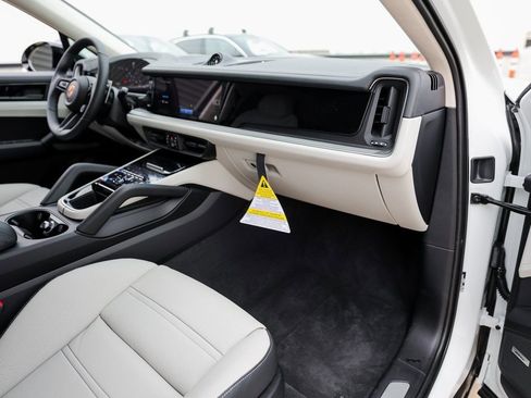 New 2026 Porsche Cayenne S image 28