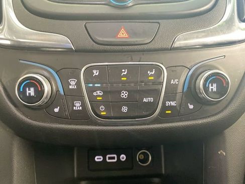 Used 2019 Chevrolet Equinox LT w/ Driver Convenience Package image 40