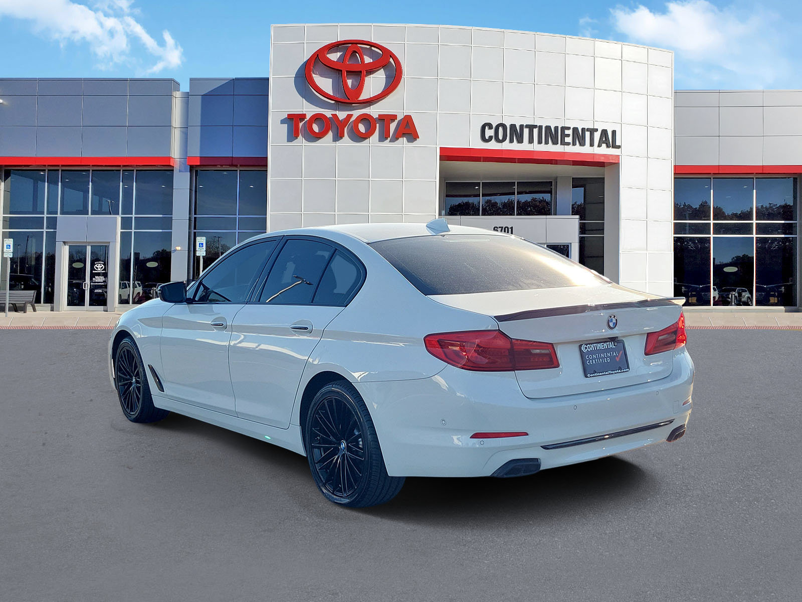 Used 2018 BMW 540i xDrive w/ Premium Package AWD/4WD image 4