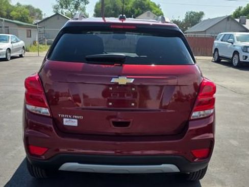Used 2022 Chevrolet Trax LT w/ LT Convenience Package AWD/4WD image 5