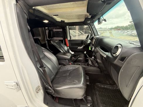 Used 2015 Jeep Wrangler Unlimited Rubicon AWD/4WD image 25