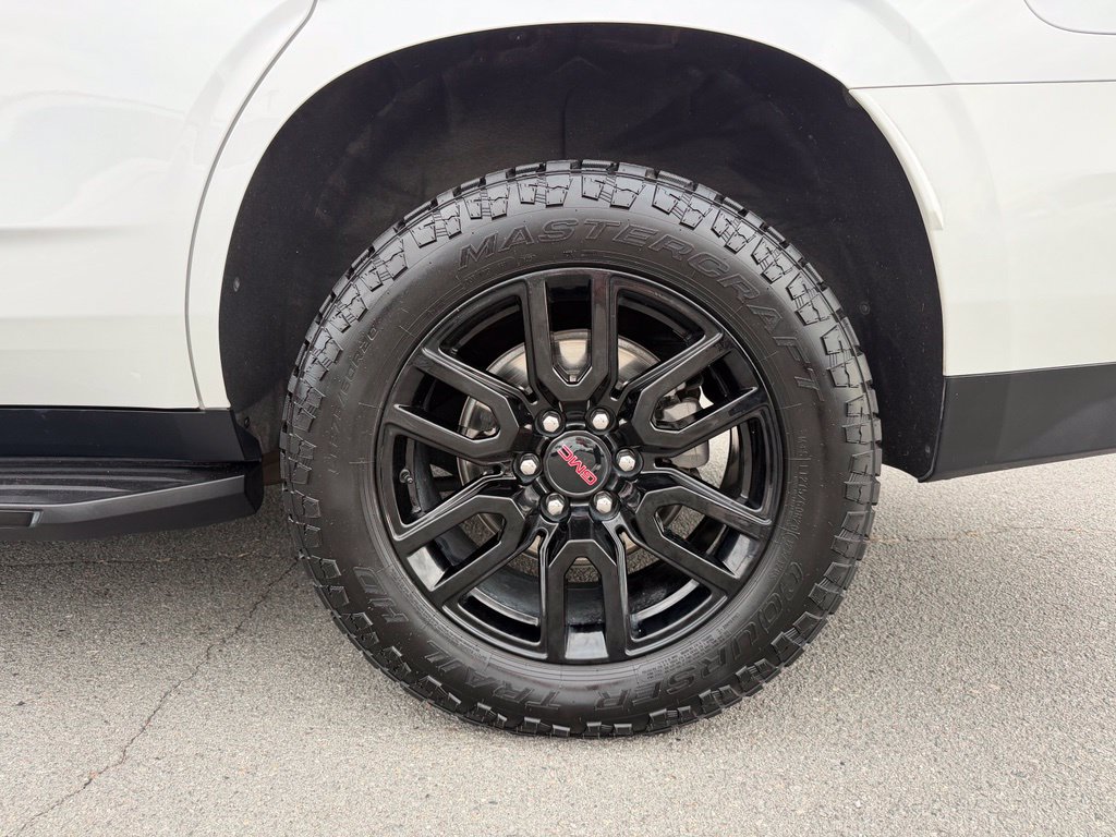 Used 2023 GMC Yukon AT4 AWD/4WD image 39