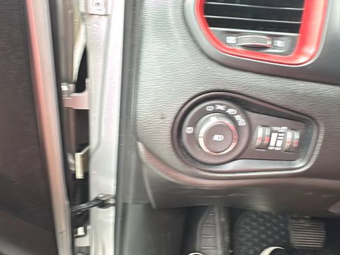 Used 2017 Jeep Renegade Trailhawk AWD/4WD image 22