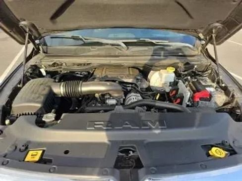 Used 2019 RAM 1500 Laramie AWD/4WD image 11