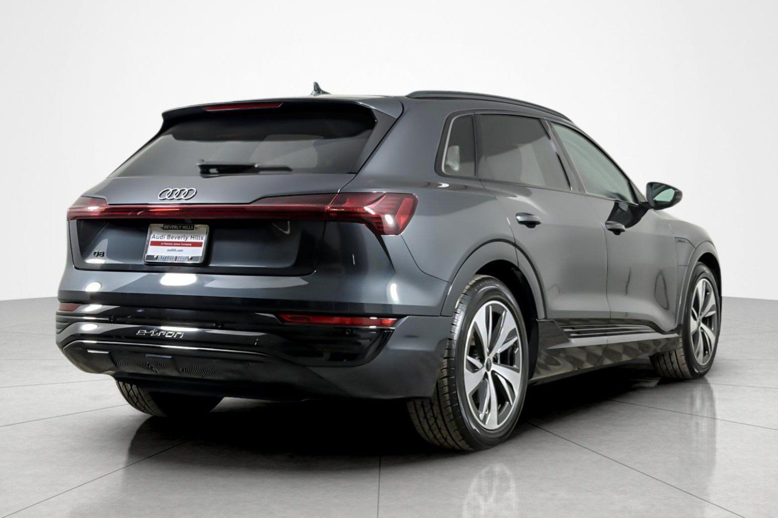 Used 2024 Audi Q8 e-tron Premium AWD/4WD image 5