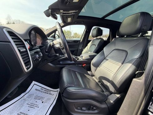 Used 2022 Porsche Cayenne AWD/4WD image 12