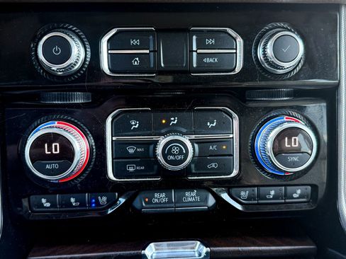 Certified 2021 GMC Yukon Denali w/ Denali Premium Package AWD/4WD image 30