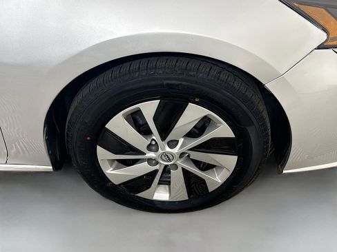 Used 2024 Nissan Altima 2.5 S image 32