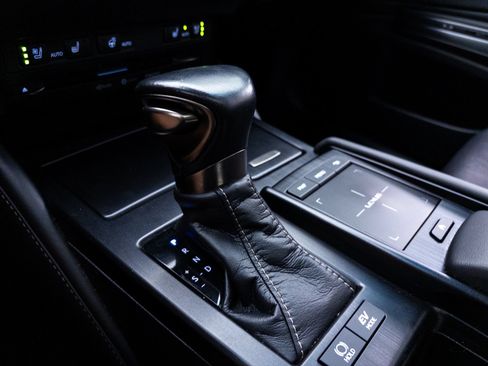 Used 2020 Lexus ES 300h w/ Premium Package FWD image 31
