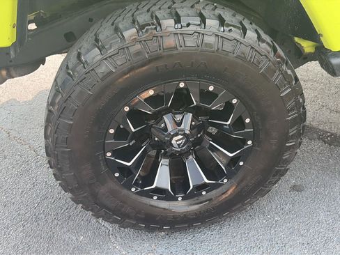 Used 2016 Jeep Wrangler Unlimited Sahara w/ Connectivity Group AWD/4WD image 33