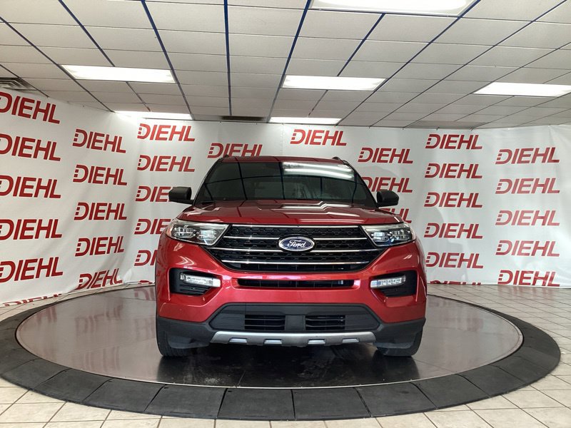 Used 2020 Ford Explorer XLT w/ Equipment Group 202A AWD/4WD image 2