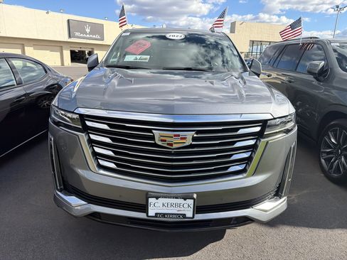 Used 2022 Cadillac Escalade ESV Premium Luxury Platinum image 3