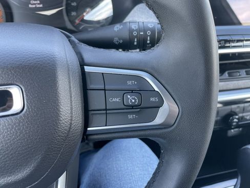 Used 2024 Jeep Compass Latitude image 20