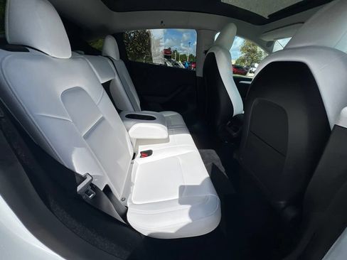 Used 2024 Tesla Model Y Long Range AWD/4WD image 16