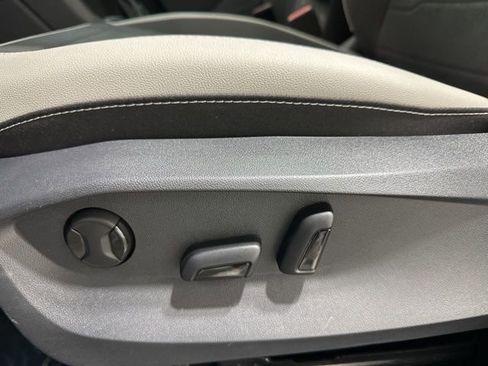 Certified 2025 Volkswagen Taos SE w/ Panoramic Sunroof Package image 15