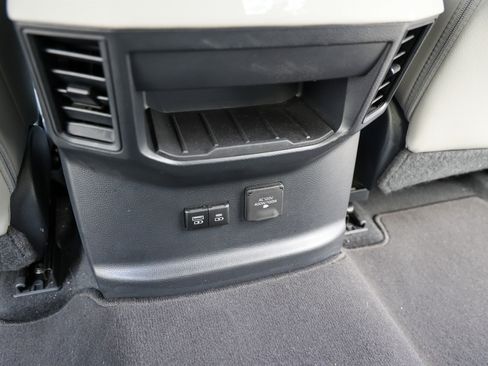 Used 2024 Toyota Tundra Limited AWD/4WD image 43
