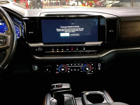 Used 2022 Chevrolet Silverado 1500 High Country w/ High Country Premium Package image 18