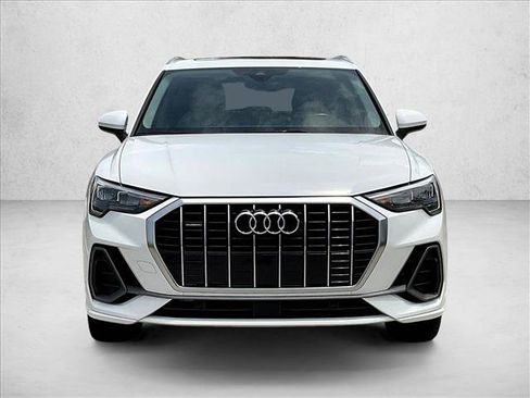 Used 2020 Audi Q3 2.0T Premium w/ Convenience Package AWD/4WD image 3