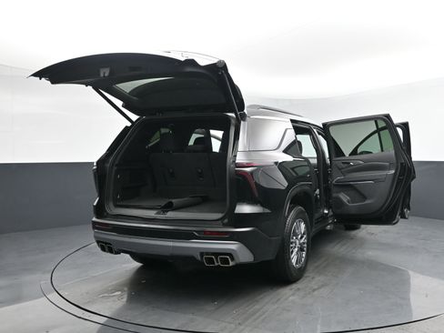 Used 2024 Chevrolet Traverse LT FWD image 32