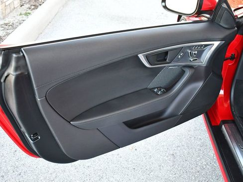 Used 2019 Jaguar F-TYPE Convertible image 11