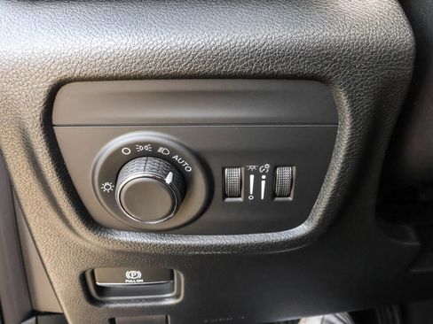 New 2025 Jeep Grand Cherokee Altitude image 30