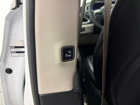 Used 2023 Chrysler Pacifica Touring-L FWD image 23